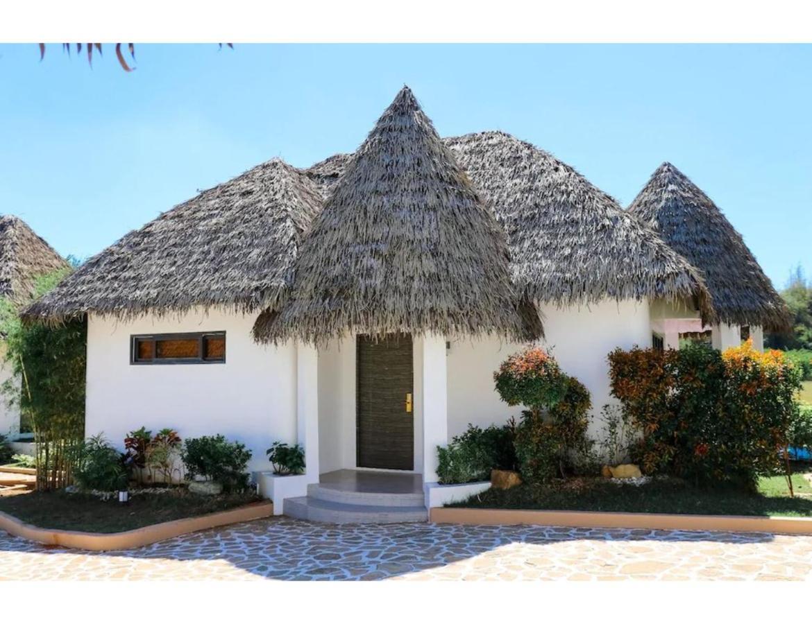 Safari Hotel And Villas Powered By Cocotel Bulala Exterior photo